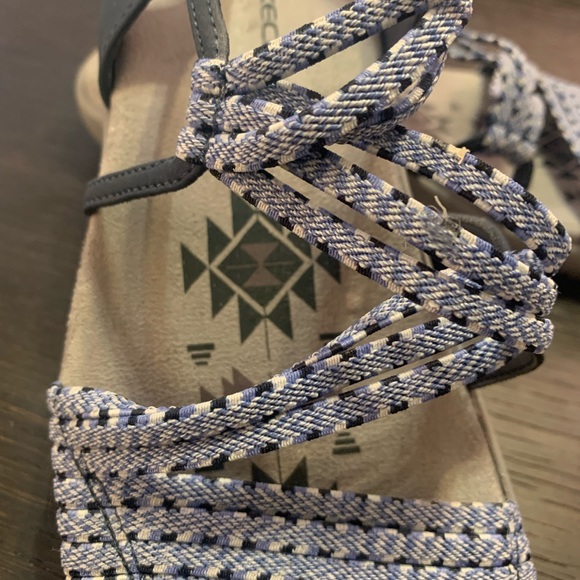 Blue Skechers slip on sandals. Memory Foam size 7. - Picture 2 of 6